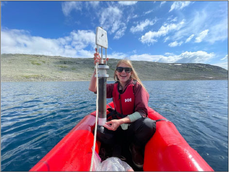 Photo of Kayla Guthrie holding sediment core from Hornsvatnet.